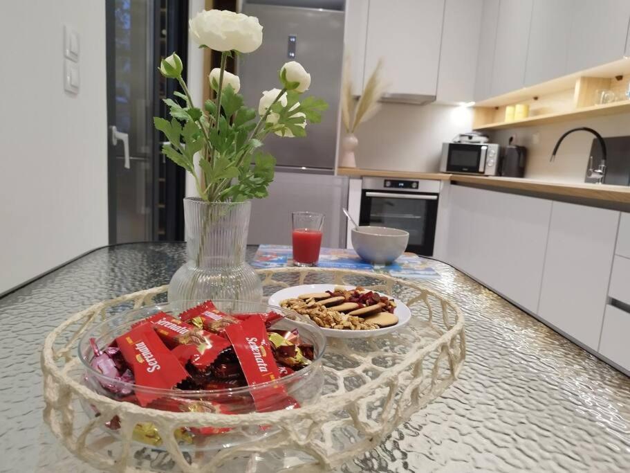 Floral Home 1 - Ground Floor Apt With Courtyard And Private Parking! Athén Kültér fotó