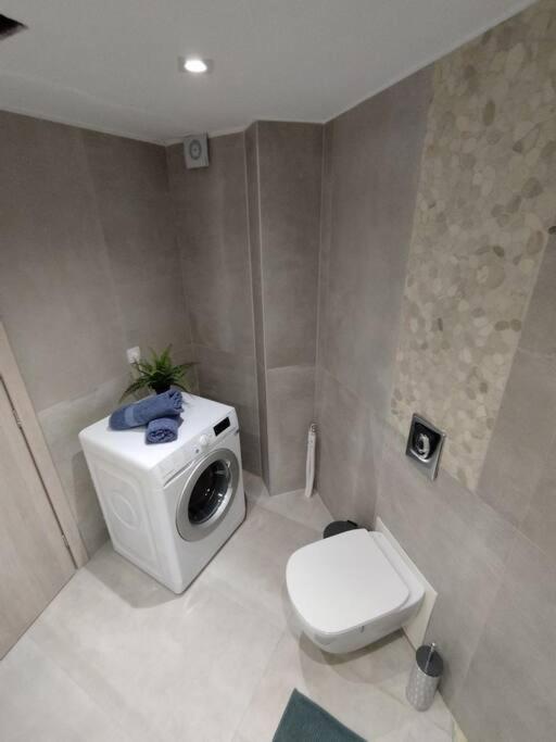 Floral Home 1 - Ground Floor Apt With Courtyard And Private Parking! Athén Kültér fotó