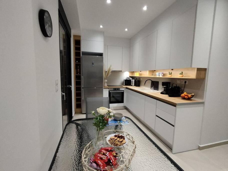 Floral Home 1 - Ground Floor Apt With Courtyard And Private Parking! Athén Kültér fotó
