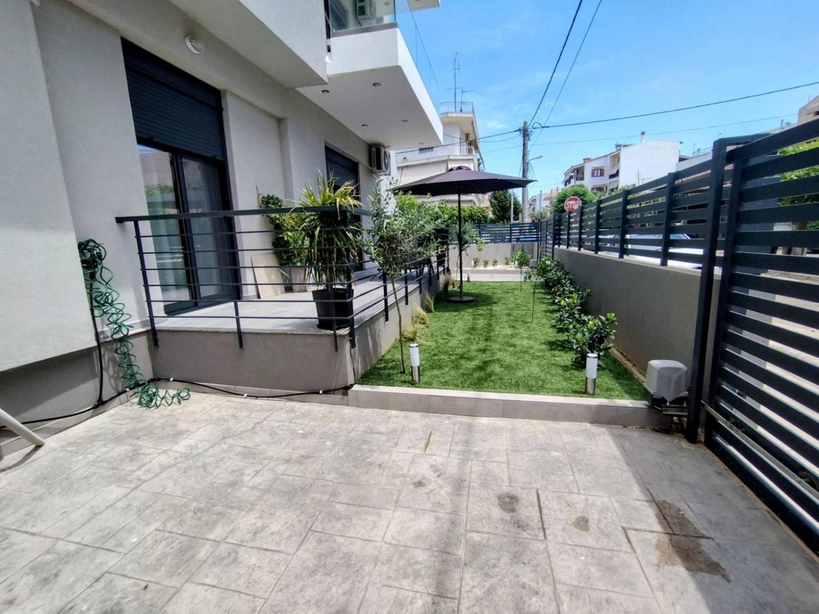 Floral Home 1 - Ground Floor Apt With Courtyard And Private Parking! Athén Kültér fotó