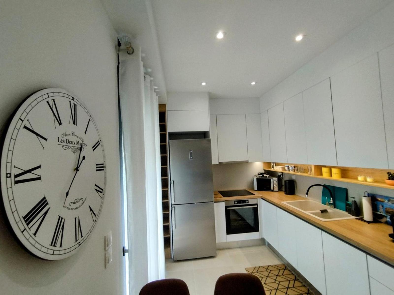Floral Home 1 - Ground Floor Apt With Courtyard And Private Parking! Athén Kültér fotó
