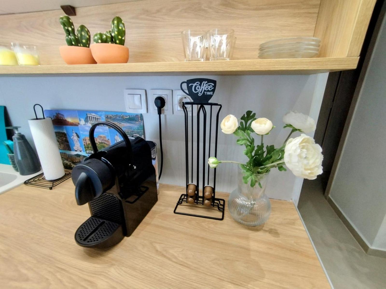 Floral Home 1 - Ground Floor Apt With Courtyard And Private Parking! Athén Kültér fotó